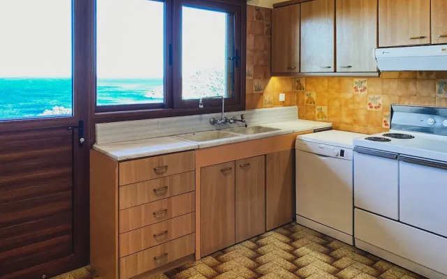 Family Vacation home with Views in Heart of Mani