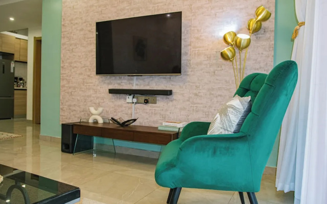 Moonlight Manor by Edmor Suites.