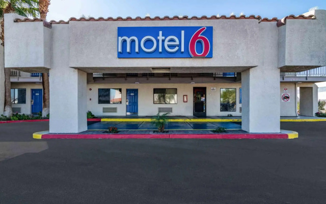 Rodeway Inn & Suites Thousand Palms - Rancho Mirage