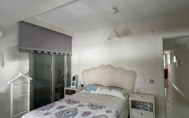 Central Apartment Near Sea With Balcony in Karsiyaka Zmir