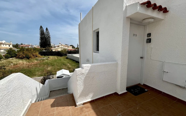 79 AN - Stay Nissi Chrysland Studio 215