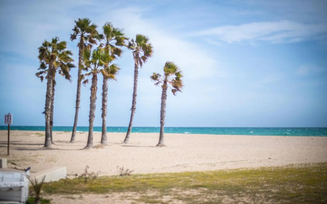 R126 Beachfront Apartment Sant Salvador