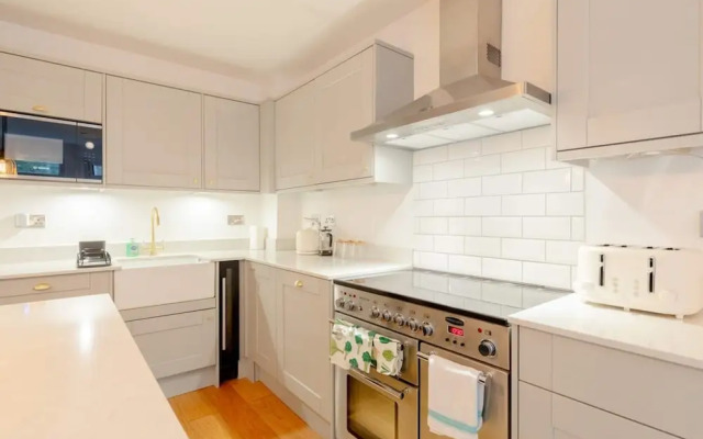 Newly Refurbished 2BD Flat - Wimbledon Village!