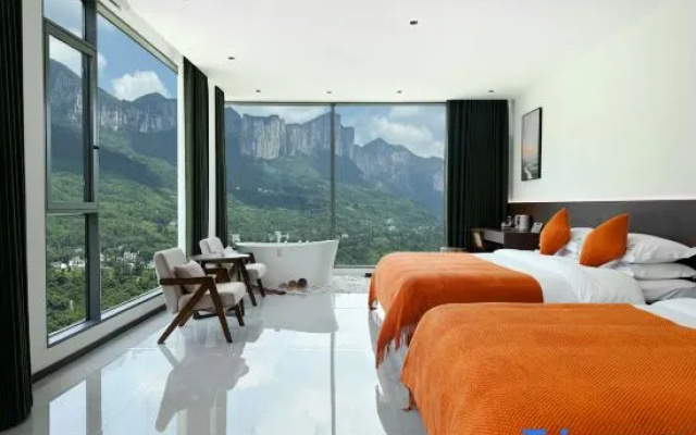 Above the Green Cliff Homestay (Canyon Visitor Center) — 3-star hotel in Enshi Prefecture