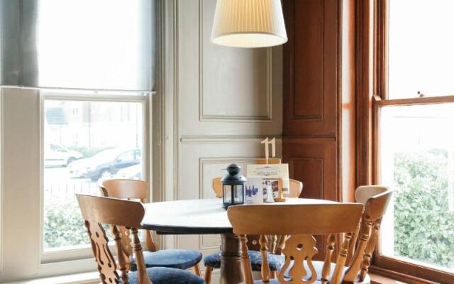 Royal Hotel, Bar & Grill