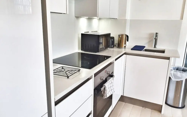 Modern Executive Apartment in Reading