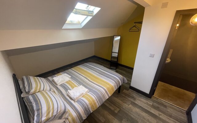 The Willow - Superb Spacious 3 Bed Room Apartment