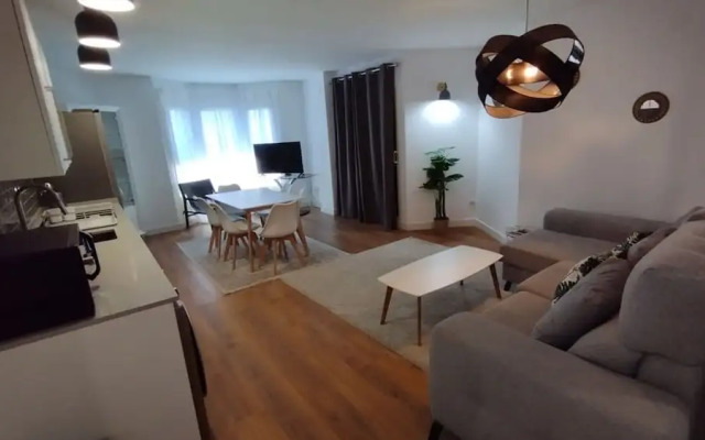 Studio 2 Bed-1 Bathroom for 3 NO Terrace F-3