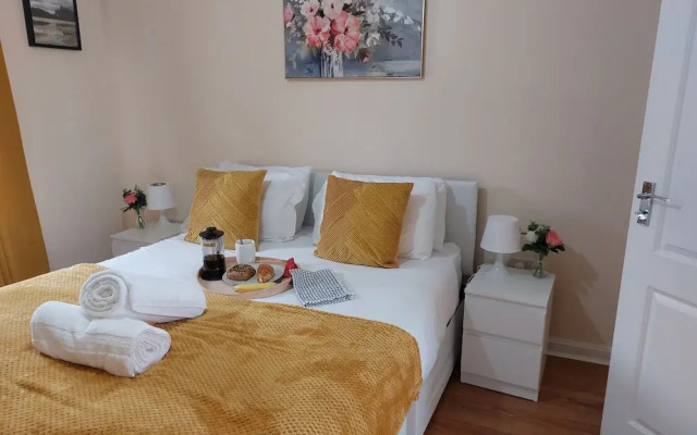 Birmingham - 2 Beds - Sleeps 3 - Free Parking