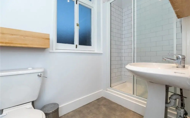 Platinum House in Camden 9956