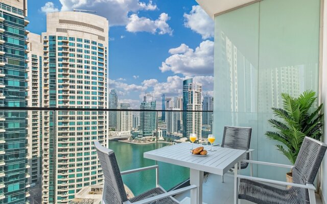 LUX Contemporary Suite Marina View 4