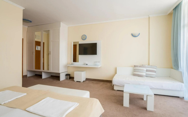 Perla Beach Hotel III