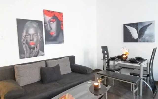 Premium 1BR Stay for 5 Prime Location