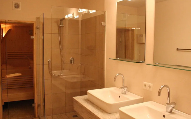 Cozy Apartment with Sauna near Ski Slopes in Mittersill