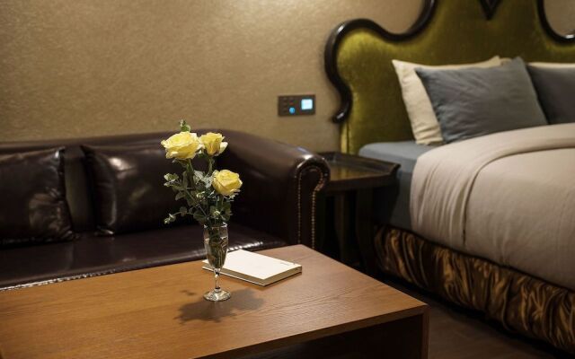 Nineth Hotel