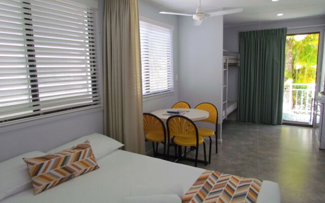 Alex Beach Cabins