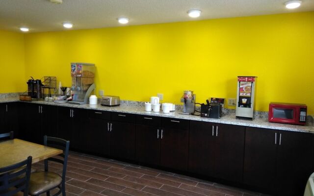 Super 8 Motel - Keokuk