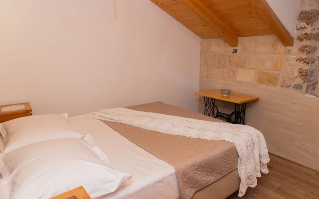 Traditional stone house Tonca