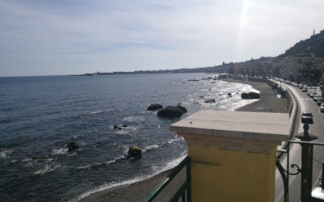 Homstel Beach - Taormina Hostel