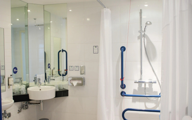 Holiday Inn Express London Heathrow T5 by IHG