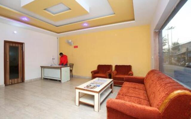 OYO 22238 Hotel Baaz
