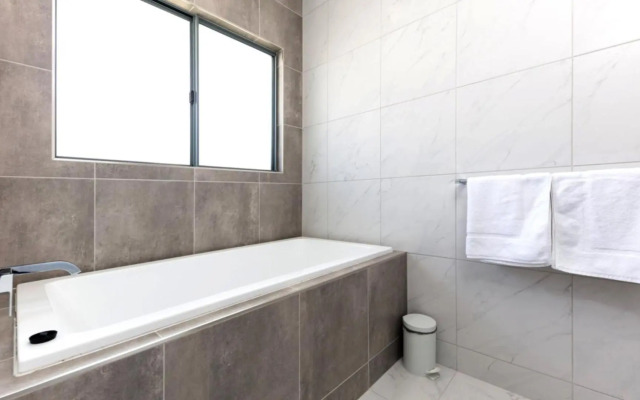 Canopy House - Palm Cove