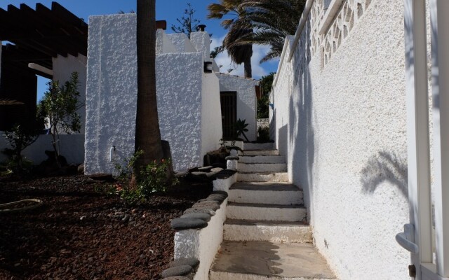 Nice little house with pool, seaview big sunterrace for 4 pers.