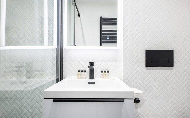 Leonard Street Apartment by Flexystays