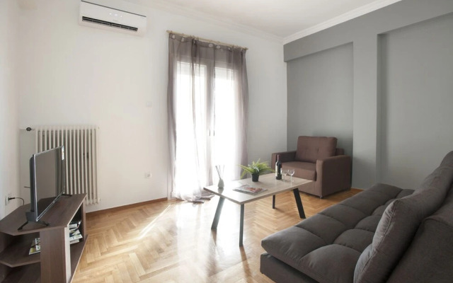 Kolonos - A Renovated Apartment