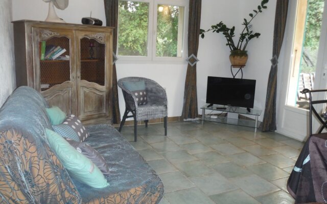 Tastefully Furnished Villa With Terrace Private Swimming Pool Near Of Lambesc