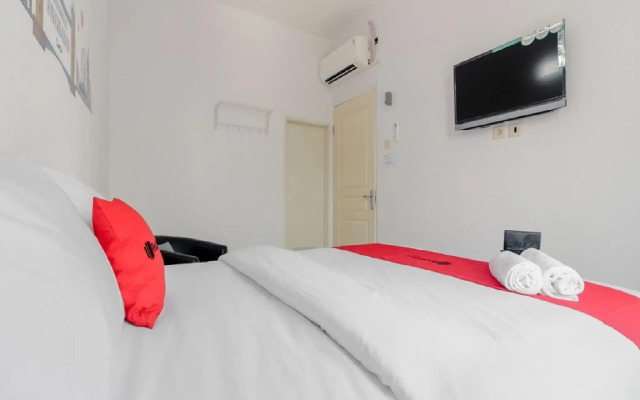 RedDoorz Plus near Taman Rasuna Menteng