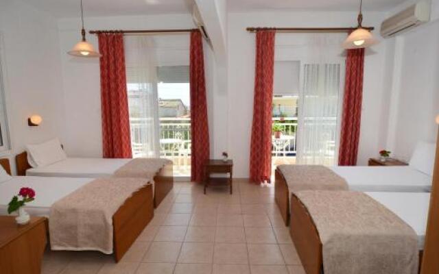 Triada Hotel