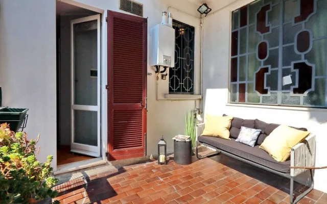 Hintown Austere Elegance