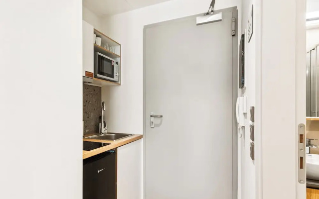 Limehome Piraeus Iris