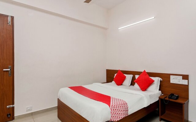 Samruddhi Lodge By OYO Rooms