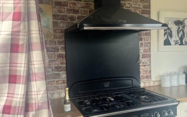 Bridie Rose - hot tub Extra Charge Exotic Animals