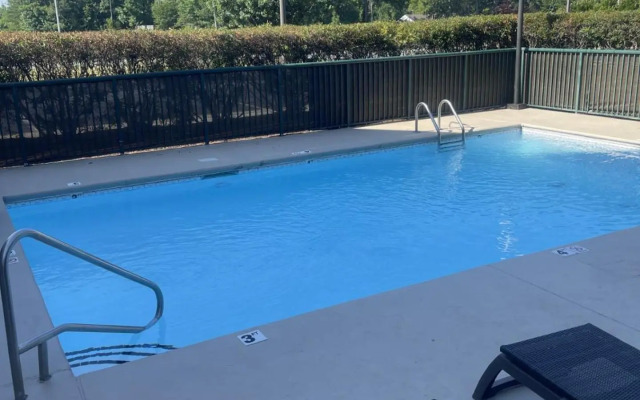 Country Inn & Suites by Radisson, Burlington (Elon), NC