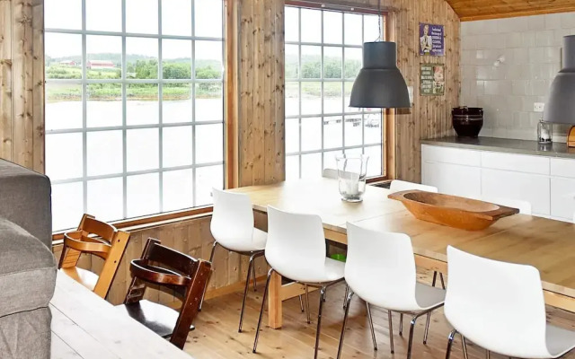 8 Person Holiday Home in Lesund