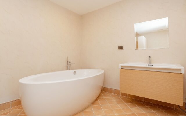 The Emerald Harbor Rayong by Favstay