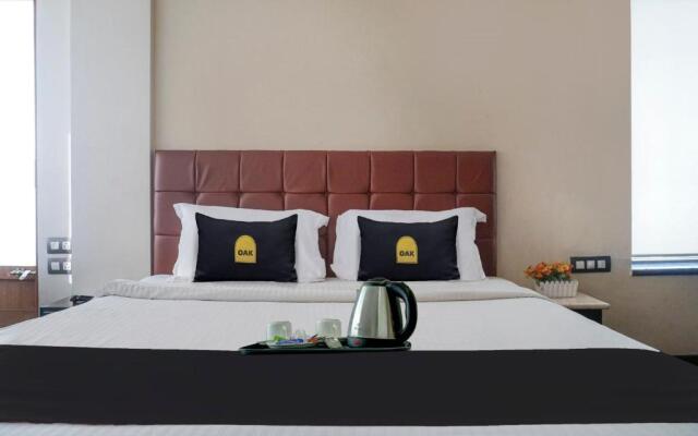 Townhouse Oak Sr Hotel Wakad