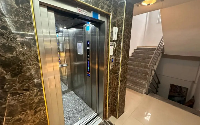 Royal Ezel Hotel
