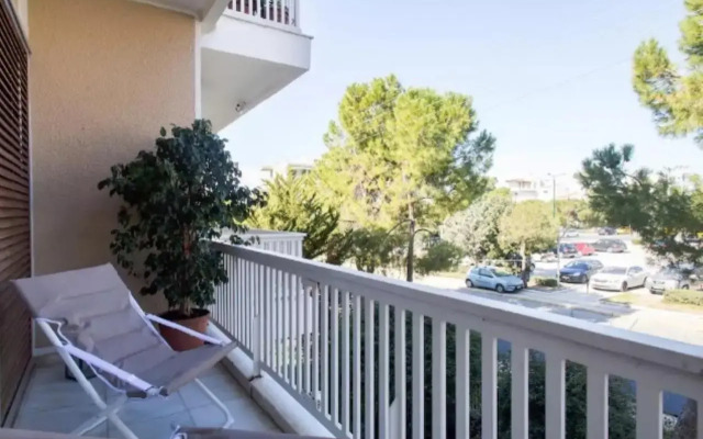 Spacious 2b/r Stay at Glyfada's Center