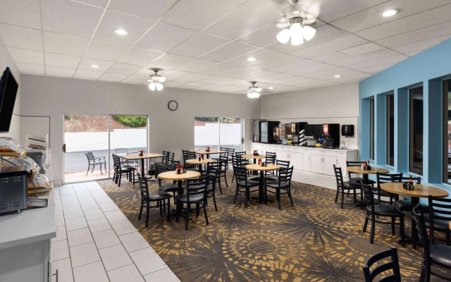 Days Inn by Wyndham Williams