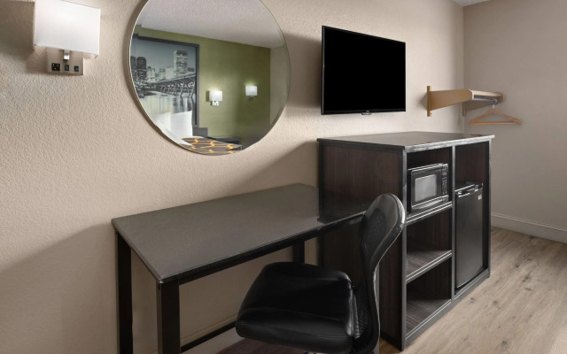 Super 8 by Wyndham Richmond Midlothian Turnpike