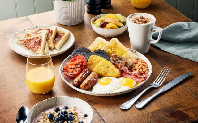 Premier Inn Milton Keynes - Willen Lake