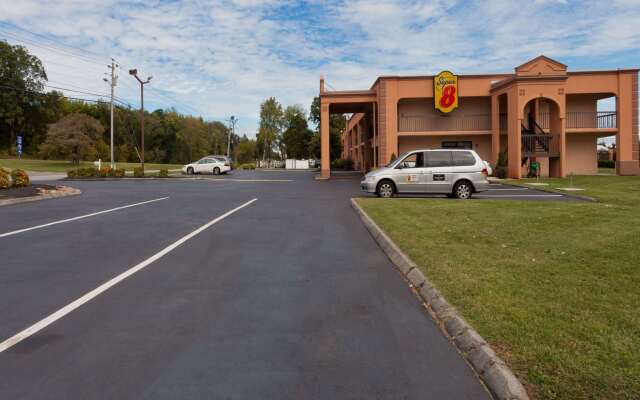 Super 8 by Wyndham Knoxville West/Farragut