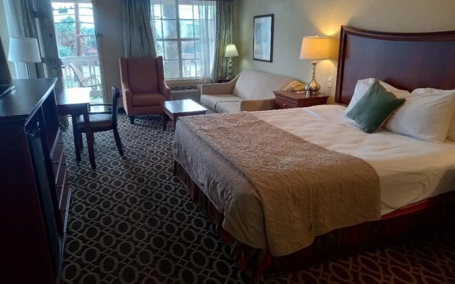 Sunday House Inn and Suites