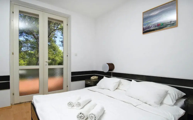 Beautiful Apartments in Jelsa, With Pool