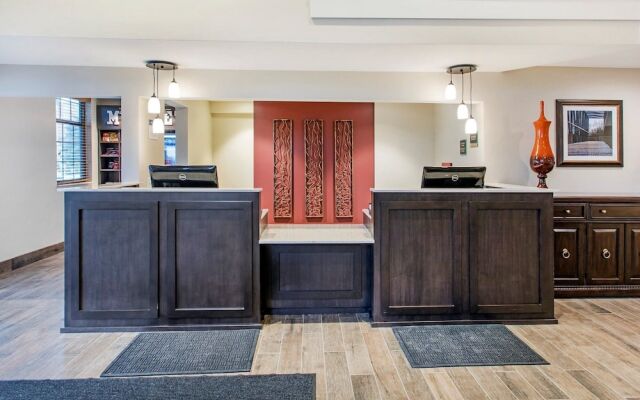 Best Western Plus Grand Castle Inn & Suites