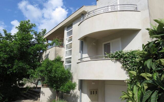 Romantic Oasis -mediterranean Style Studio